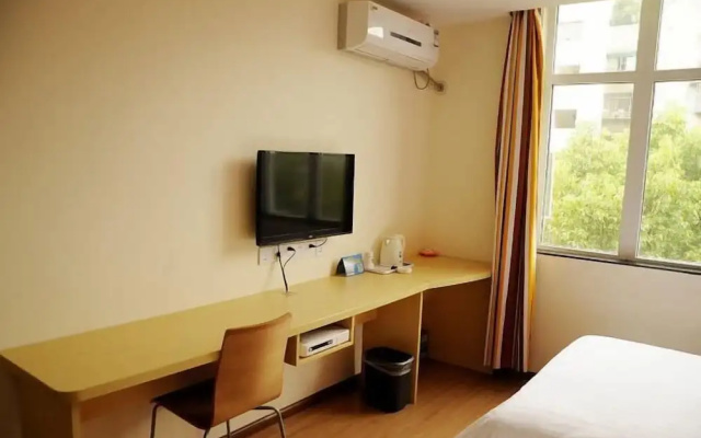 7 Days Holiday Hotel (Guiyang Gaicha Avenue Zhongshan Middle Road) – Guest Rooms – Guiyang