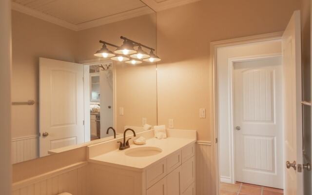 Salt and Horns - 4 Br Home