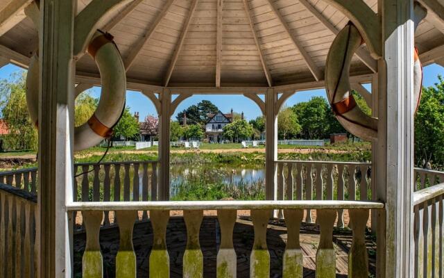 Rosetti House / 6-bed Home on Osea Island, Essex