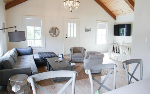 Laissez-faire Lounge on Magazine