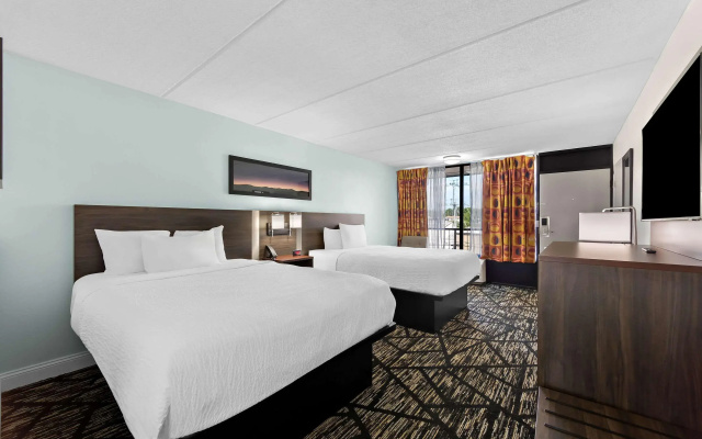 Clarion Inn & Suites near the Leconte Center Pigeon Forge