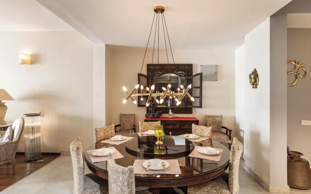 Casabelle by Redolivenr UB City Luxury Apt