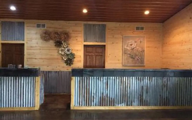 Big Horse Inn and Suites