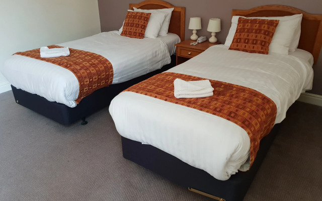 County Hotel