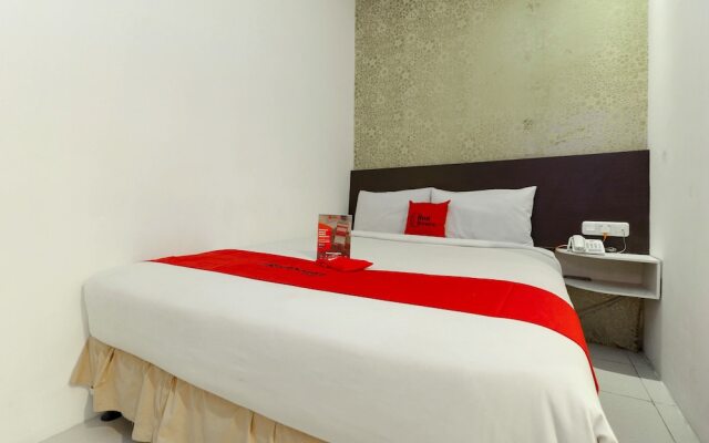 RedDoorz Plus near Fort Rotterdam