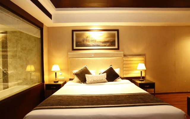 Plutos Hotel