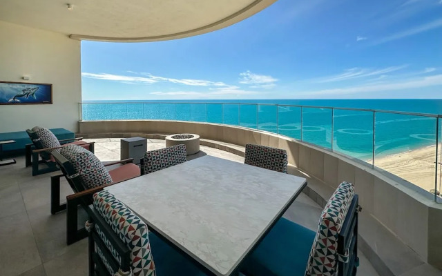 Beachtop Haven 2BR Condo at Iconic Sandy Beach