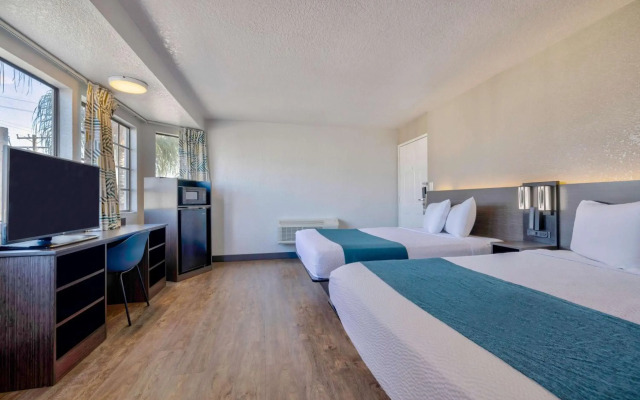 Motel 6 Anaheim, CA - Fullerton East