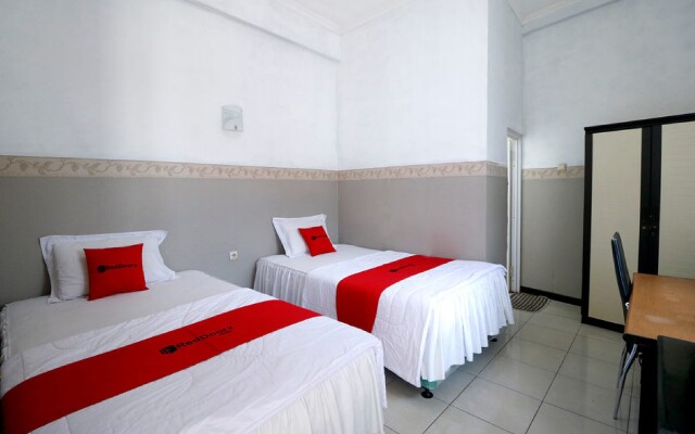RedDoorz Plus near Undip Tembalang