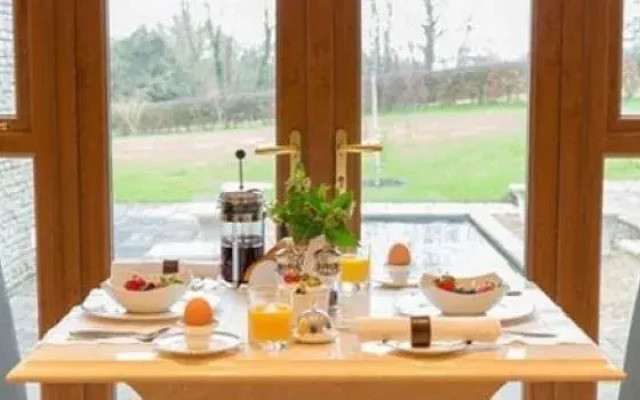 Llwyn Helyg Country House