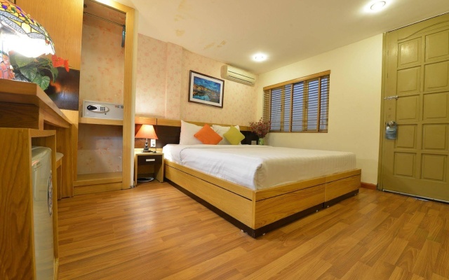 Old Quarter Centre Hotel – Guest Rooms – Hanoi
