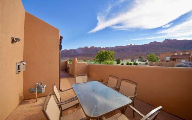 Mountain Paradise ~ G3 - 3 Br condo by RedAwning