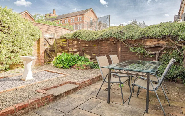 Central 2BD with Garden and Free Parking