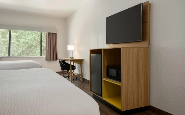 Days Inn by Wyndham Lexington