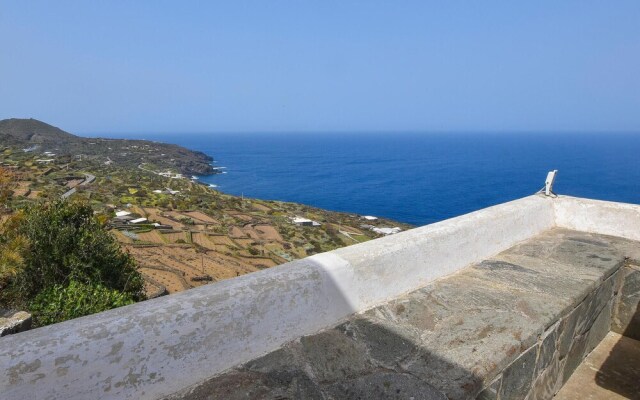 Beautiful Home in Pantelleria With Wifi and 4 Bedrooms