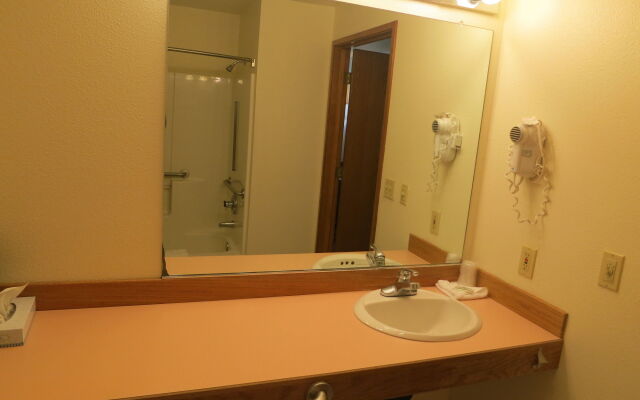 Bay City Inn