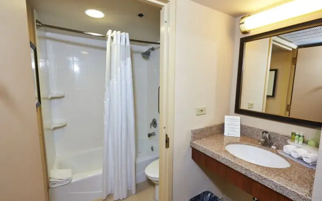 Holiday Inn Express Powless House