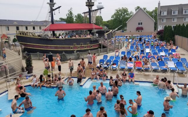 Grand Islander Hotel