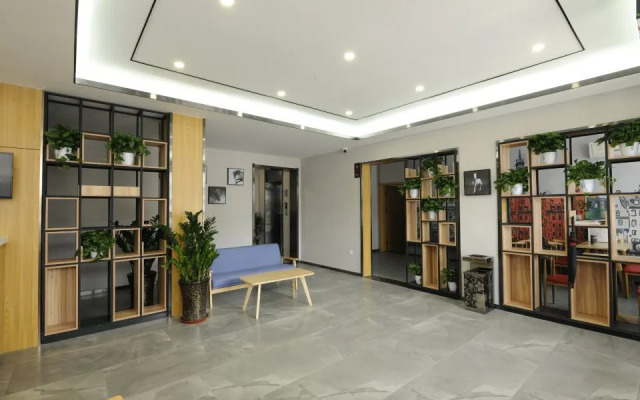 Junyi chain hotel (Xin'an Vocational Education Center store)