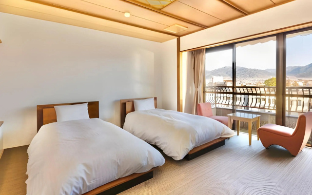 Japanese Onsen Ryokan KOHAKUEN – Guest Rooms – Fuefuki