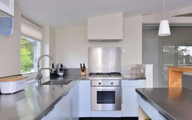 Detached Villa Near Lake Veere