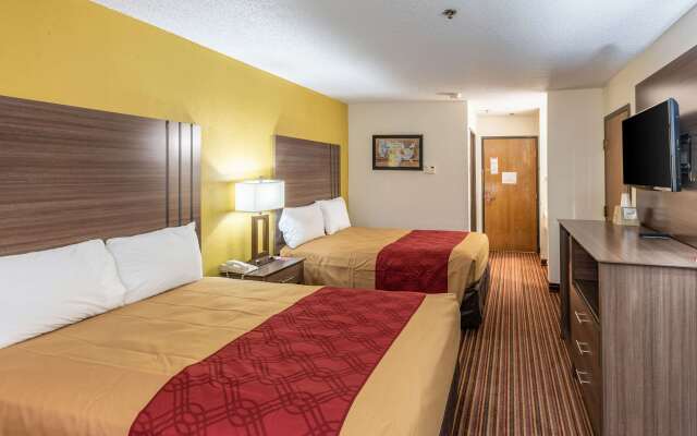 Econo Lodge Inn & Suites