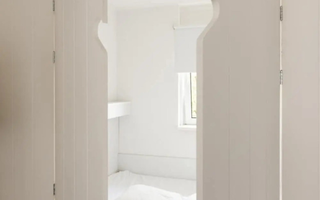 Bungalow in Friesland With Private Spa & Sloop