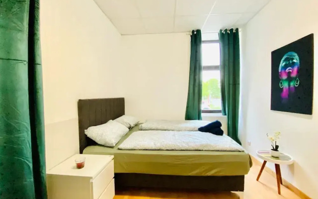 Stylish Shared 3-Bedroom Stay Near City