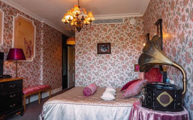 Russkiy Dvorik Boutique Hotel