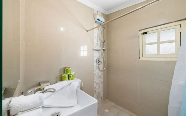 Sleeps 12 Spacious Private Pool Great Location