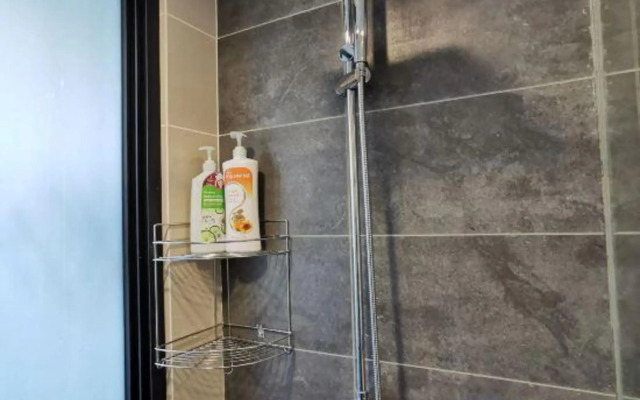 Almas Puteri Harbour by Squarenest