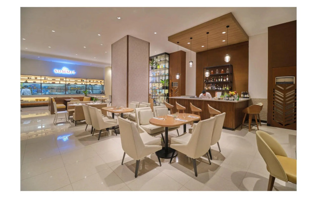 Summit Hotel Greenhills