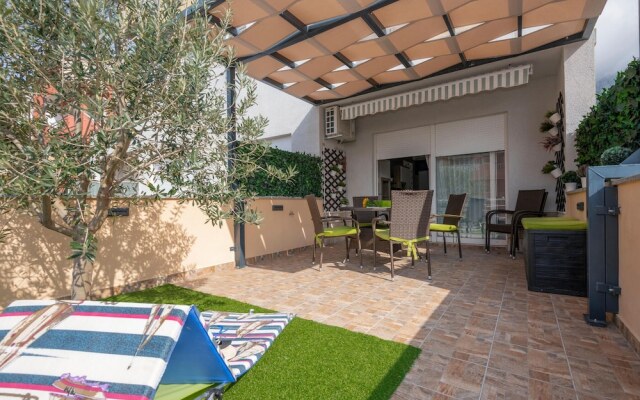 Stunning Apartment in Makarska With Wifi and 1 Bedrooms