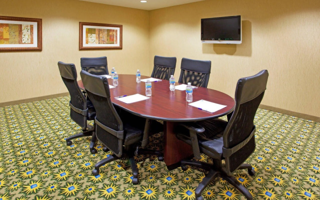 Holiday Inn Express Hotel & Suites Auburn Hills by IHG