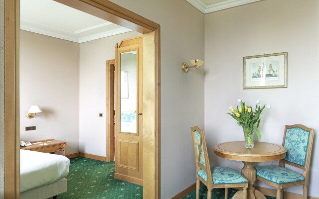 Royal Garden Hotel