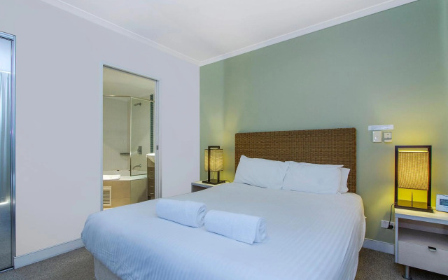 BASE Holidays - Ettalong Beach Premium Apartments