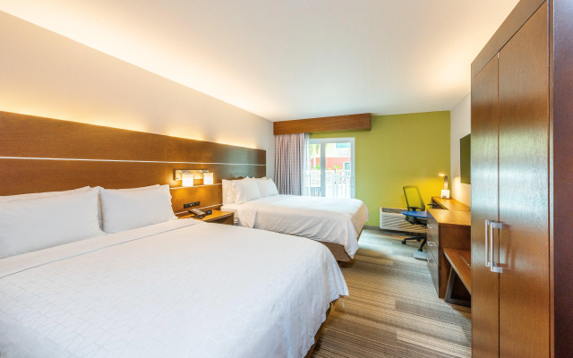 Holiday Inn Express & Suites Bradenton West by IHG