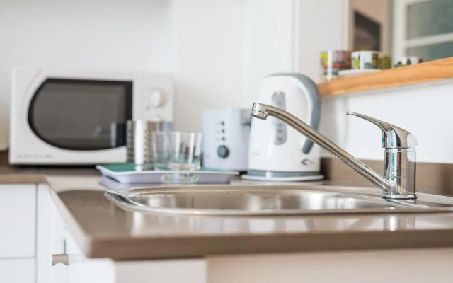 GuestReady - Pantone Balcony