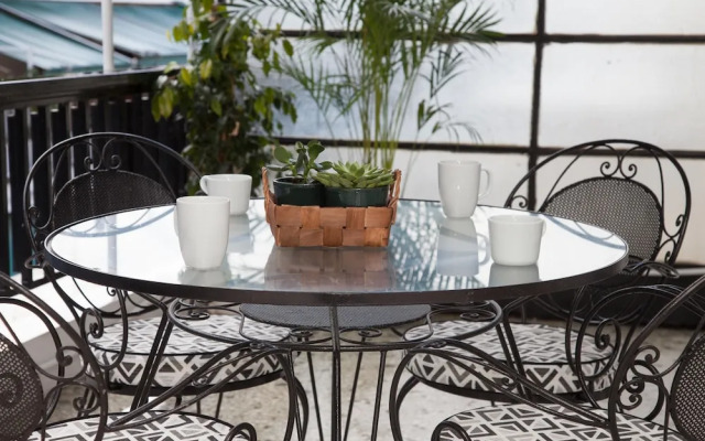 Pagrati Urban Oasis Getaway 2Bd Apt