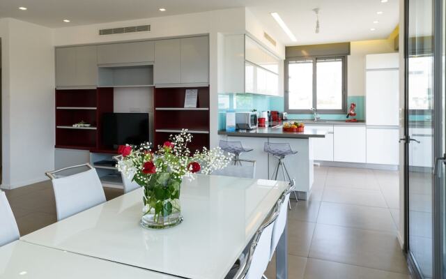 Comfort 3BR & Balcony by FeelHome