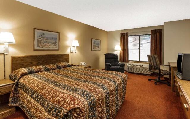 Super 8 Motel - Watertown