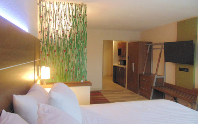 Holiday Inn Express & Suites Wapakoneta by IHG