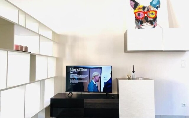 Large Studio in Center with Terrace