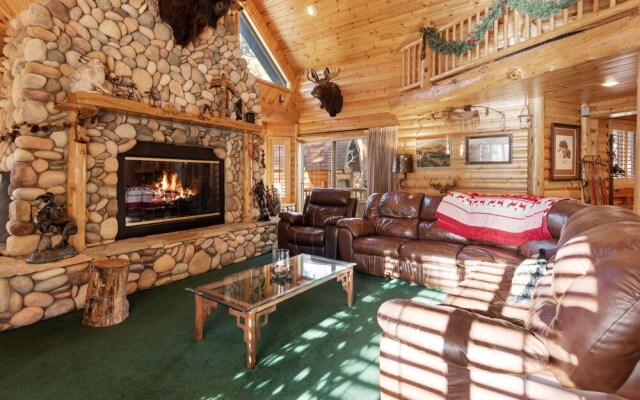 The Hideaway - Enchanting Custom Log-style Home Nestled High In The Pines! Great Room Features! 2 Bedroom Cabin