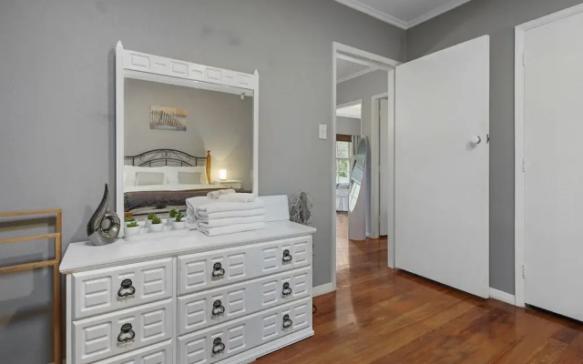 Kohi Family Home- Netflix & Gardens View