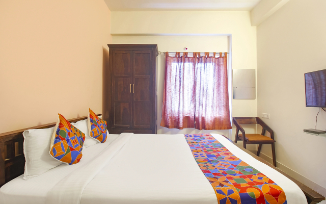 Fabhotel Corner Courtyard- Nr KIMS Hospital, Kondapur