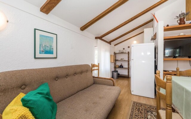 Beautiful Home in Potocnica With Wifi and 2 Bedrooms