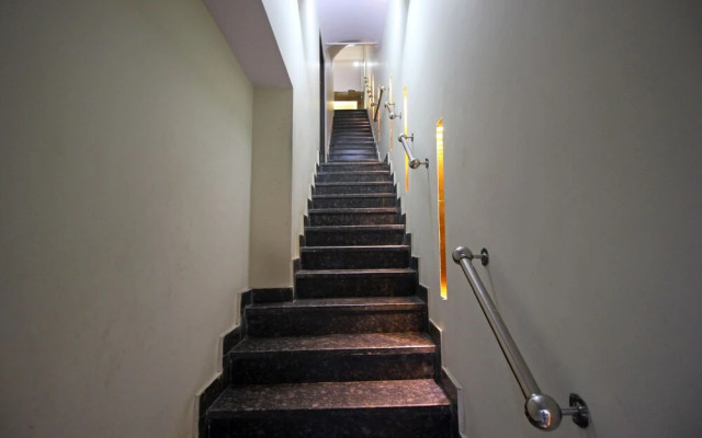 OYO 4883 Duke Hotel