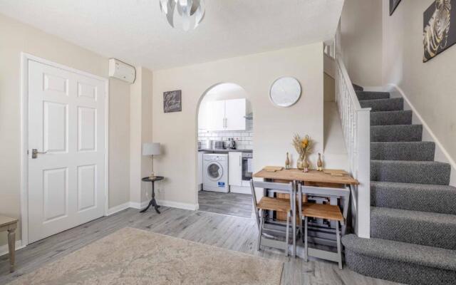 Windsor Burnham Ascot Haven Sleeps 4