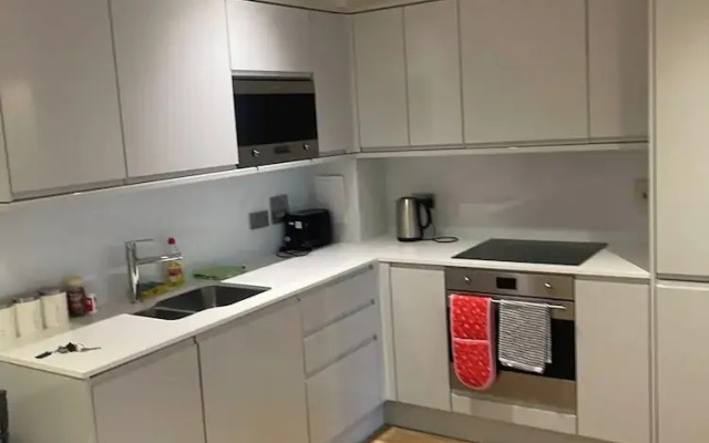 1 Bed Apartment- Sleeps 2, Parking, Pets Allowed